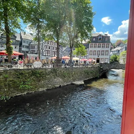 Am Fluss Im Haus An Der Rur