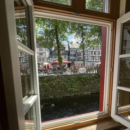 Am Fluss Im Haus An Der Rur