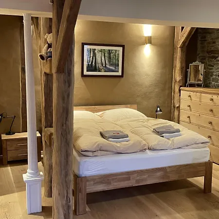 Am Fluss Im Haus An Der Rur