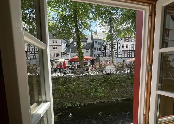 Am Fluss Im Haus An Der Rur